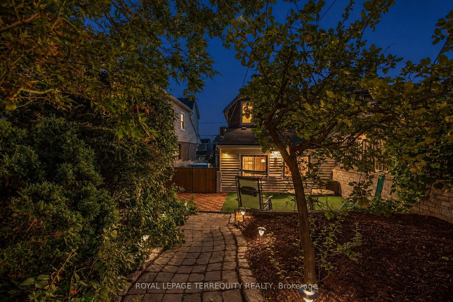 211 Blackthorn Avenue • Toronto, ON photo 25