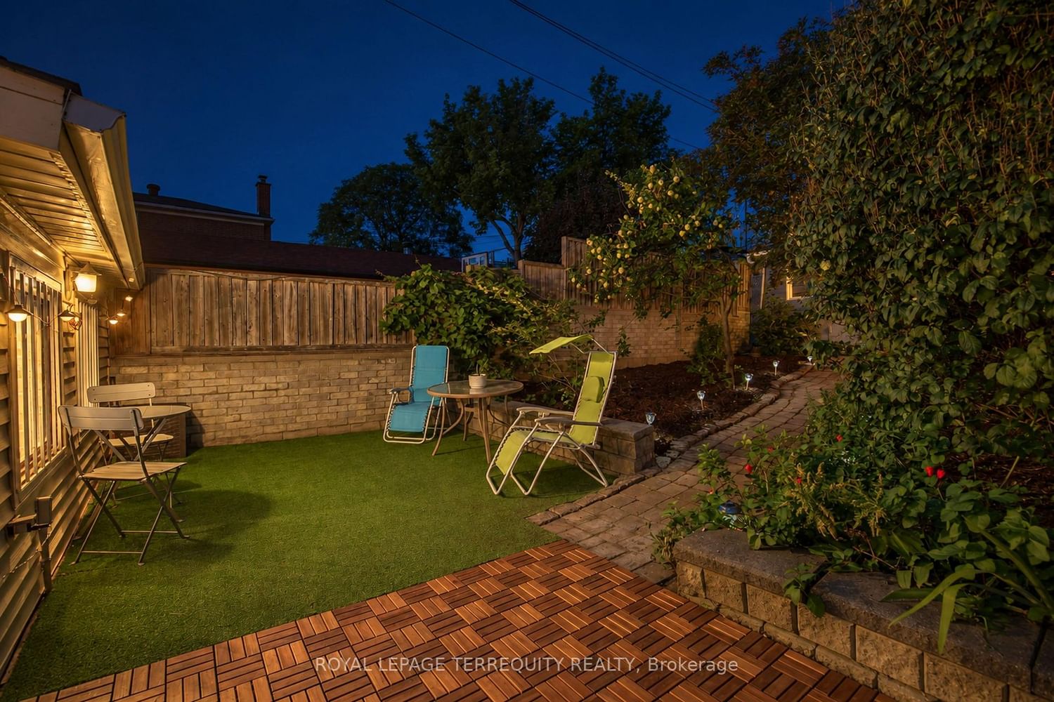 211 Blackthorn Avenue • Toronto, ON photo 26