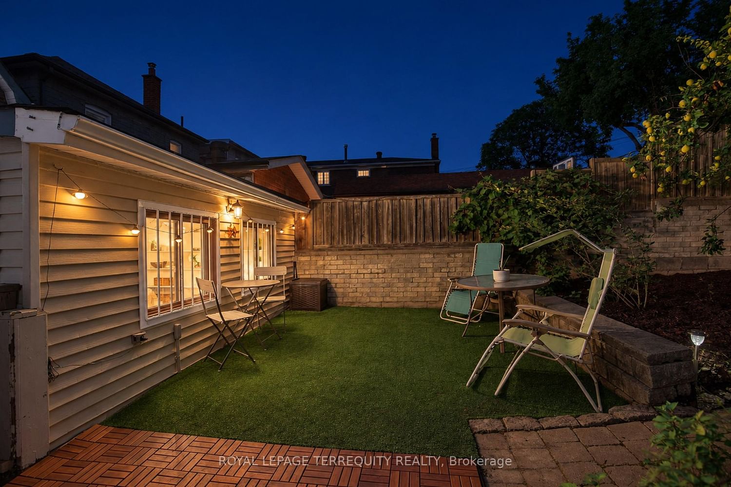 211 Blackthorn Avenue • Toronto, ON photo 27