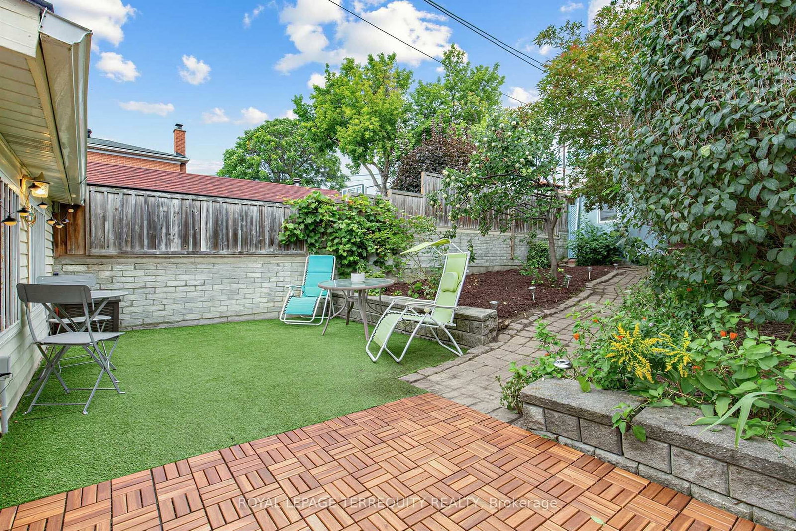 211 Blackthorn Avenue • Toronto, ON photo 29