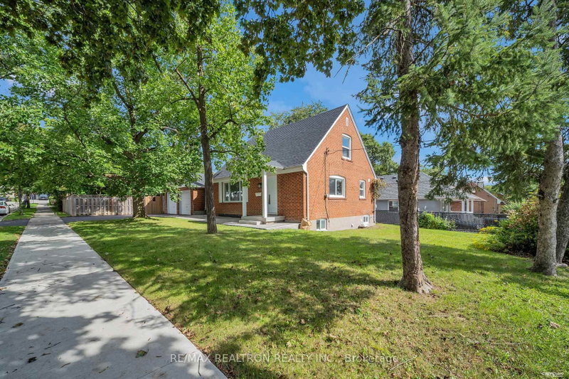 11 Harrow Drive