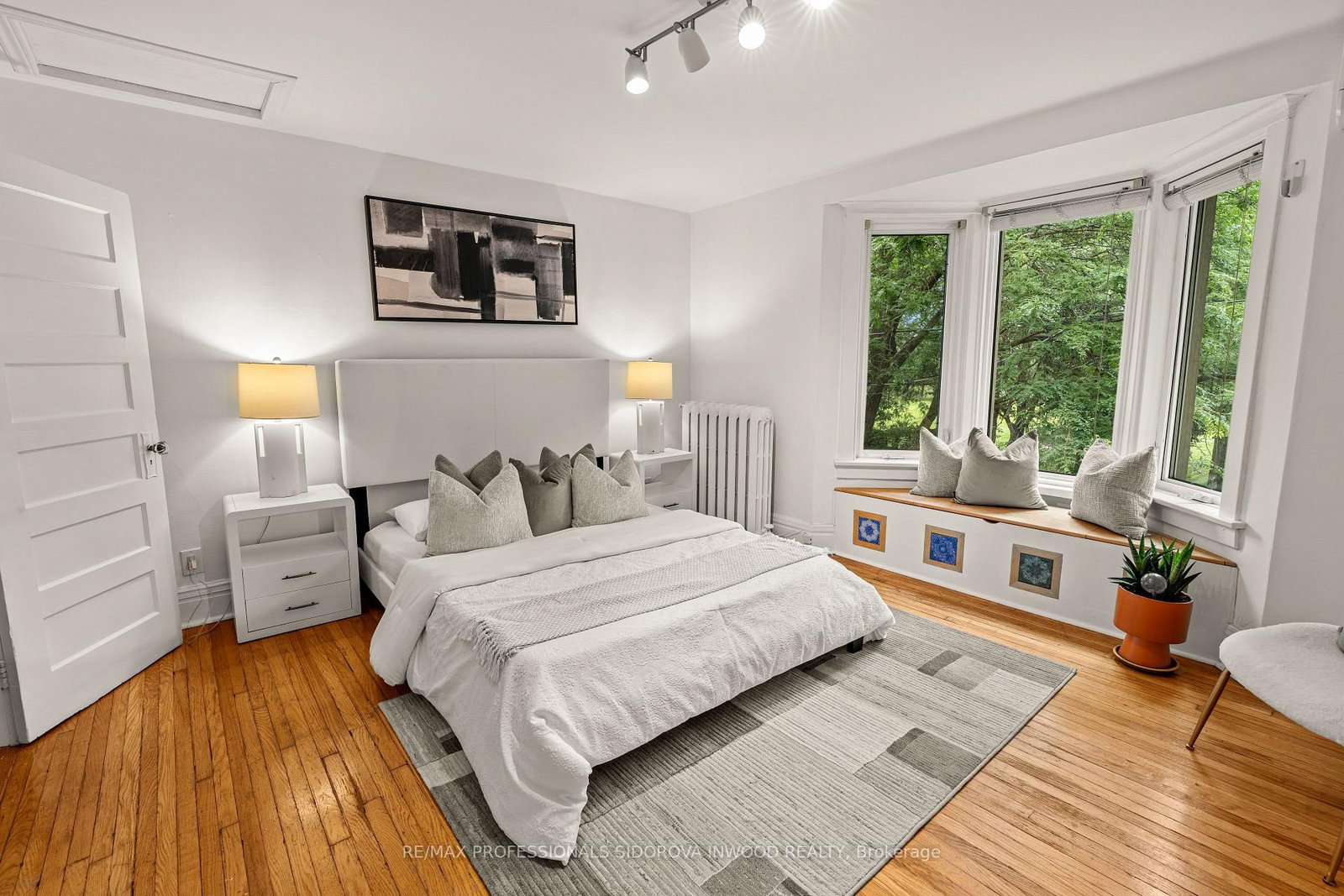 162 Oakmount Road • Toronto, ON photo 12