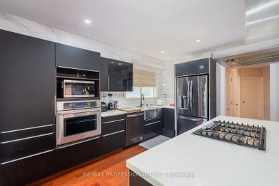 1360 Lewisham Drive • Mississauga, ON photo 9