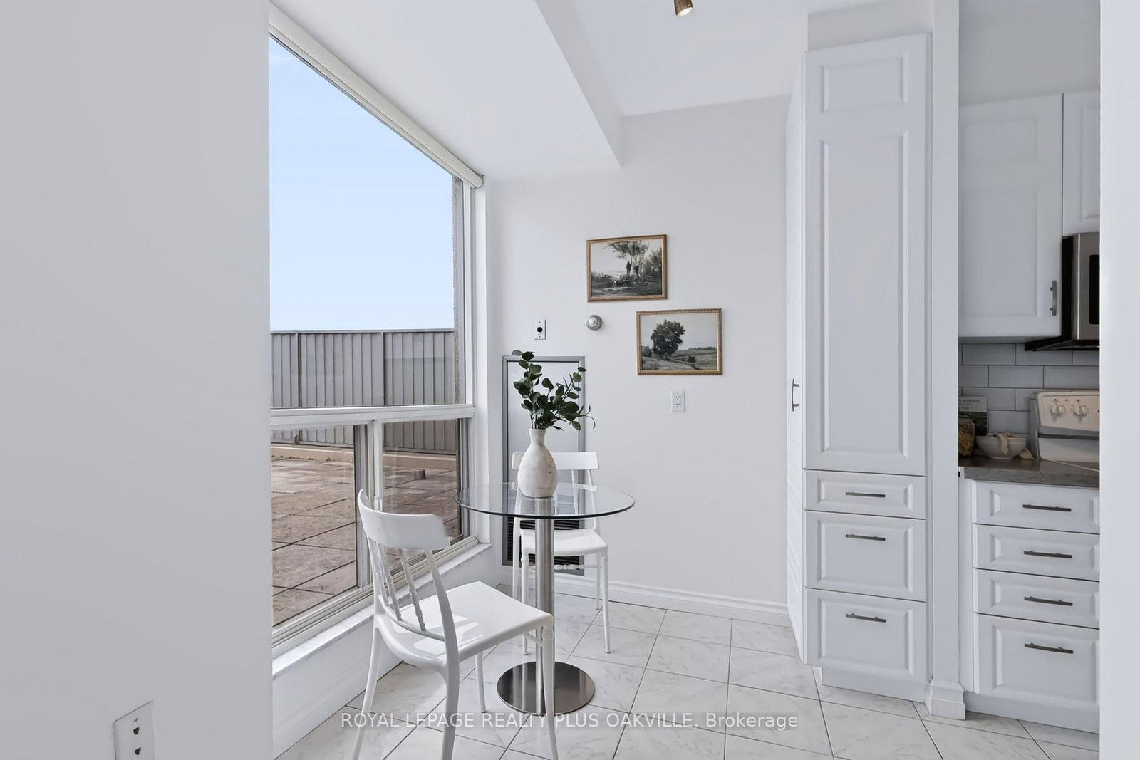2511 Lakeshore Road W • #712 • Oakville, ON photo 12