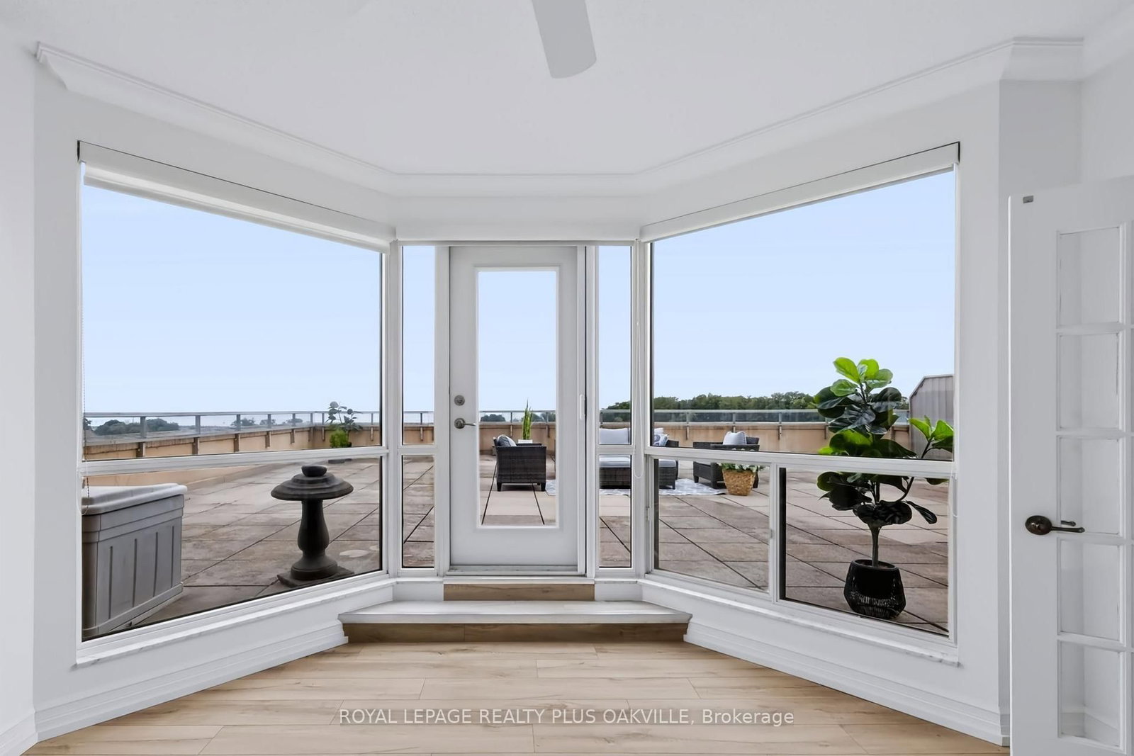 2511 Lakeshore Road W • #712 • Oakville, ON photo 20