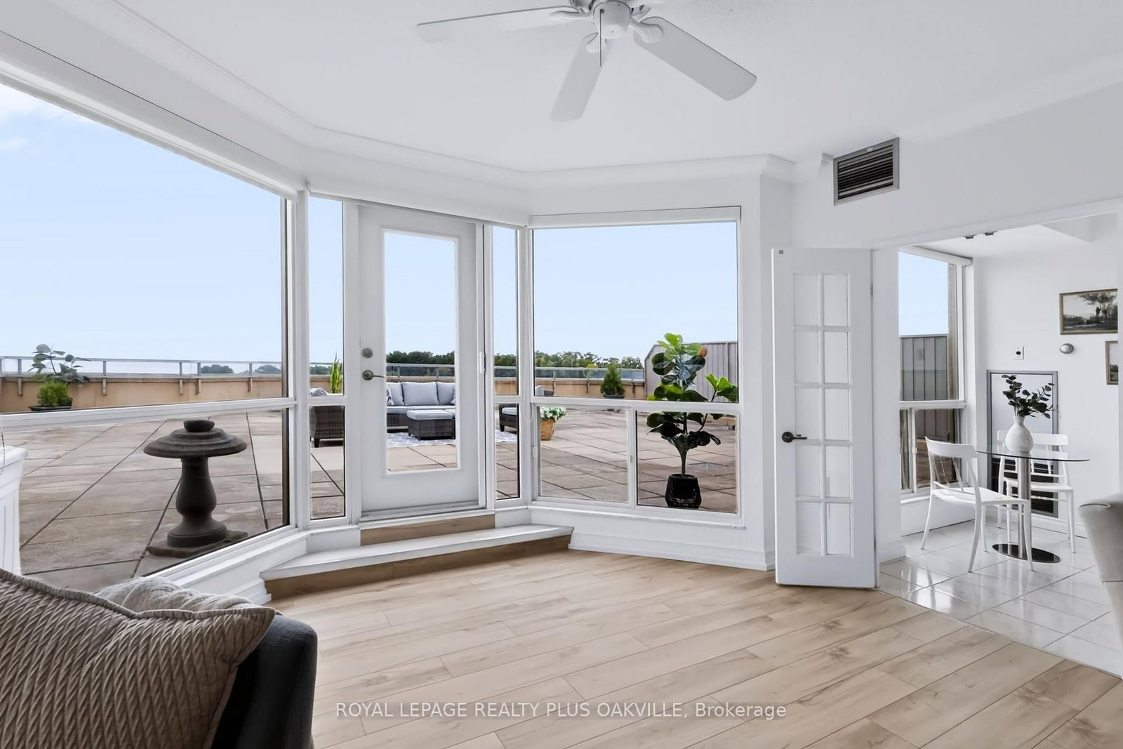 2511 Lakeshore Road W • #712 • Oakville, ON photo 21