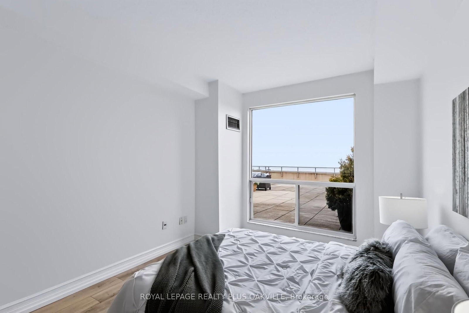 2511 Lakeshore Road W • #712 • Oakville, ON photo 23