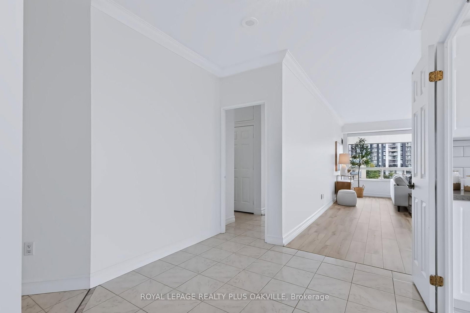 2511 Lakeshore Road W • #712 • Oakville, ON photo 24