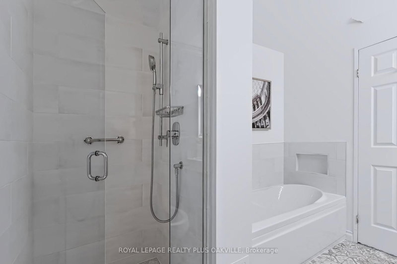 2511 Lakeshore Oakville,ON L6L 6L9 — Photo 27