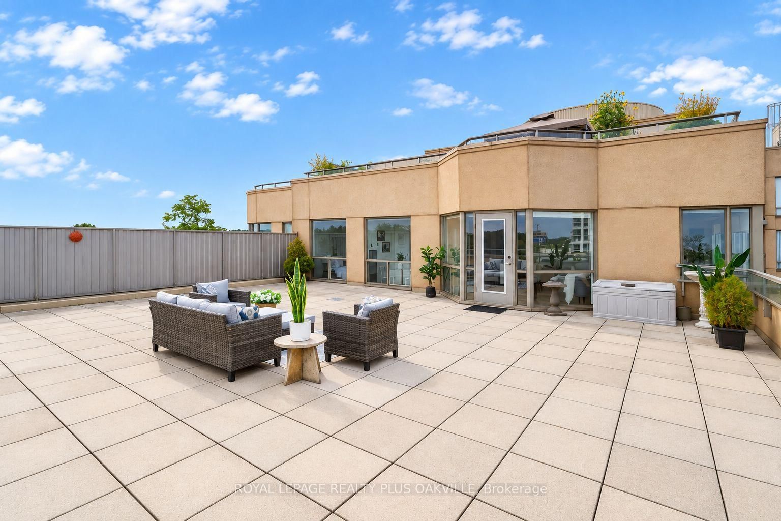 2511 Lakeshore Road W • #712 • Oakville, ON photo 31