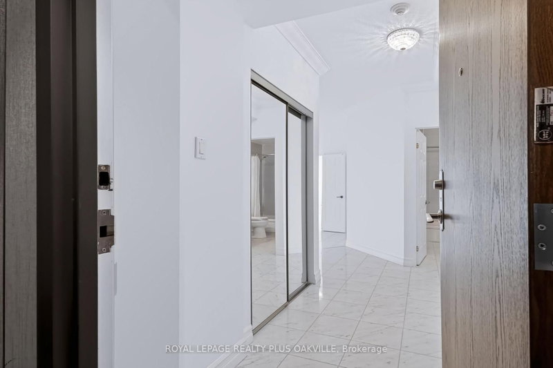 2511 Lakeshore Rd W photo 4