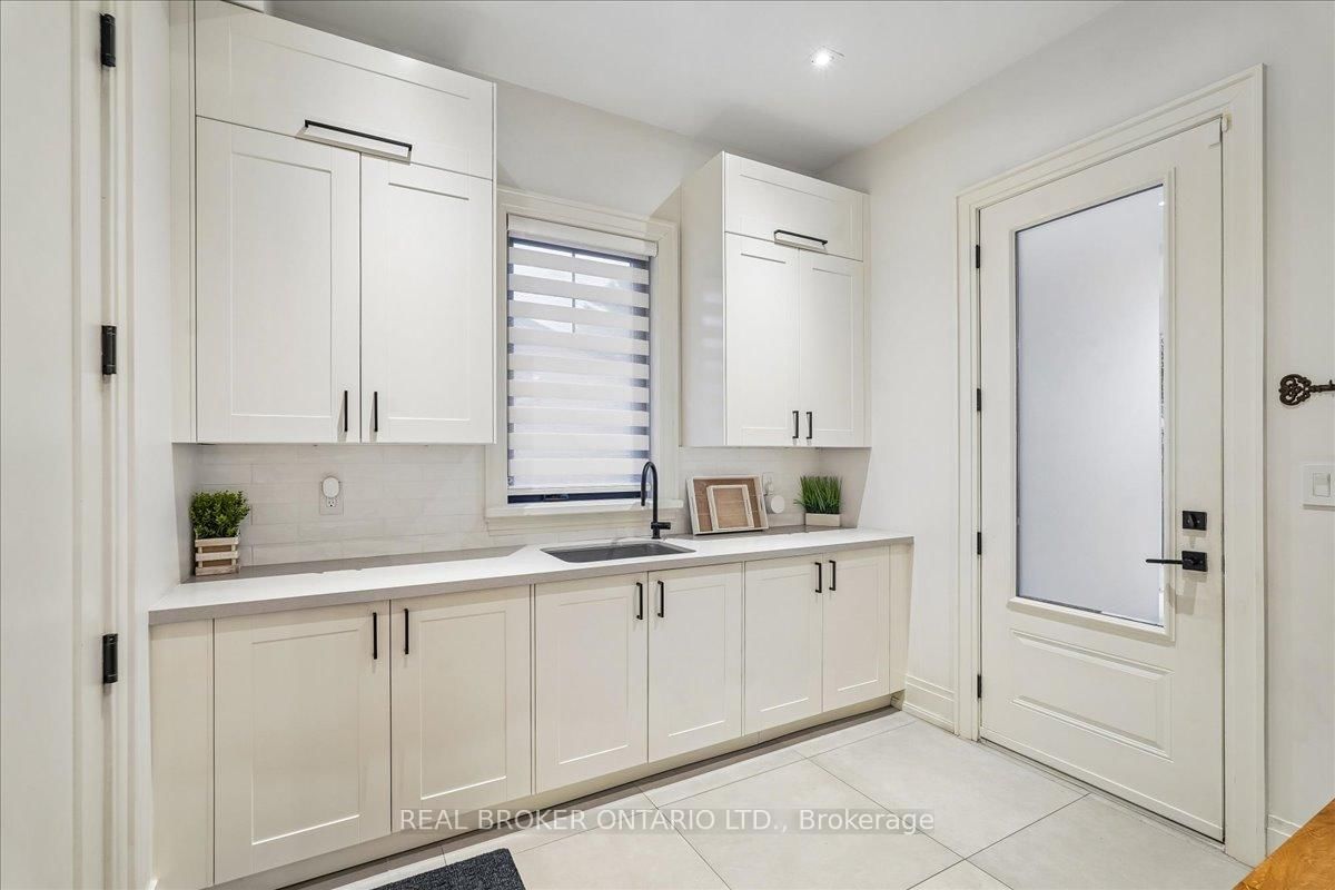 1445 Skyline Drive • Mississauga, ON photo 18