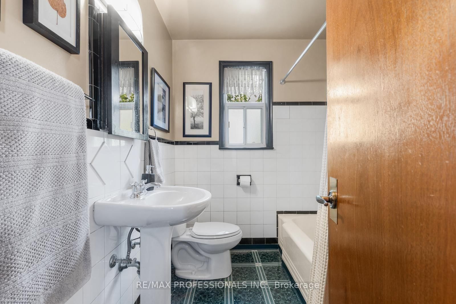 122 Treeview Drive • Toronto, ON photo 17
