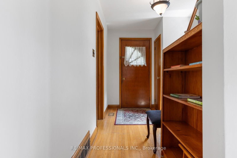 122 Treeview Dr photo 5