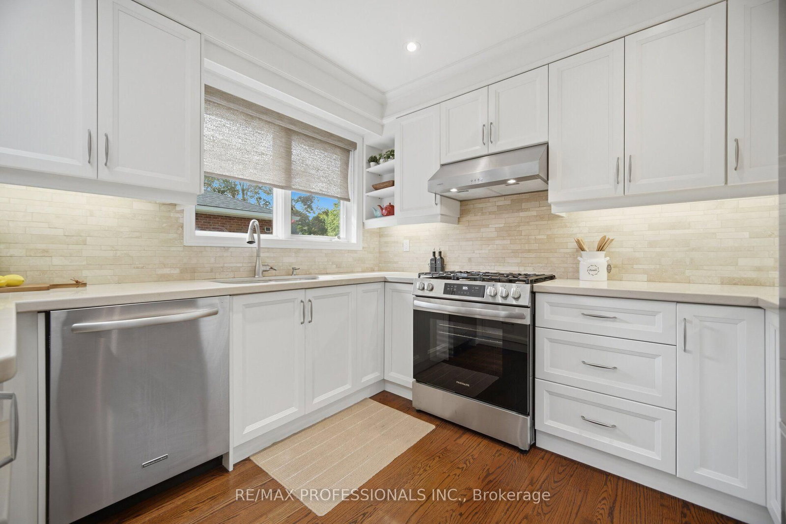 8 Beaverbrook Avenue • Toronto, ON photo 12