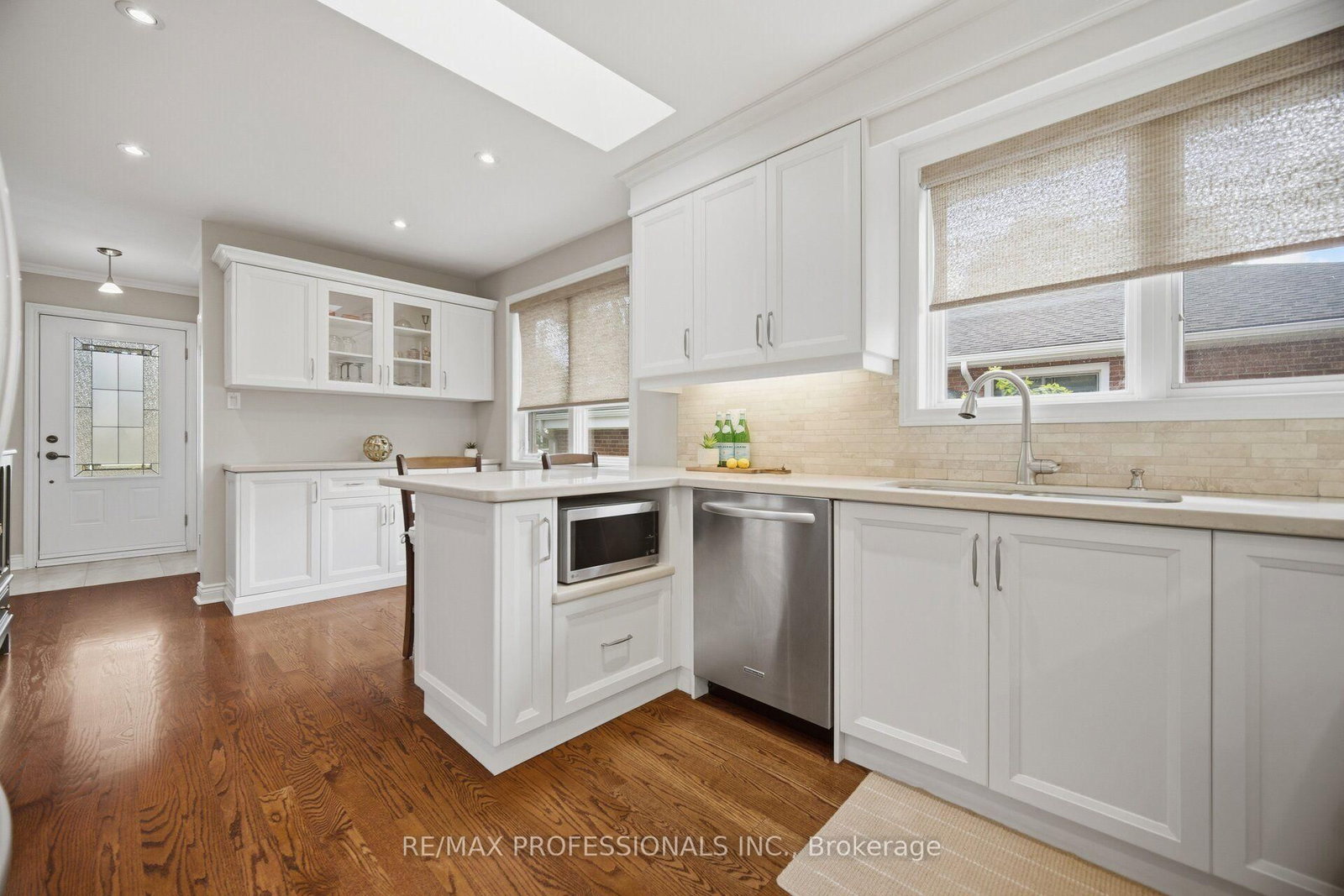 8 Beaverbrook Avenue • Toronto, ON photo 15