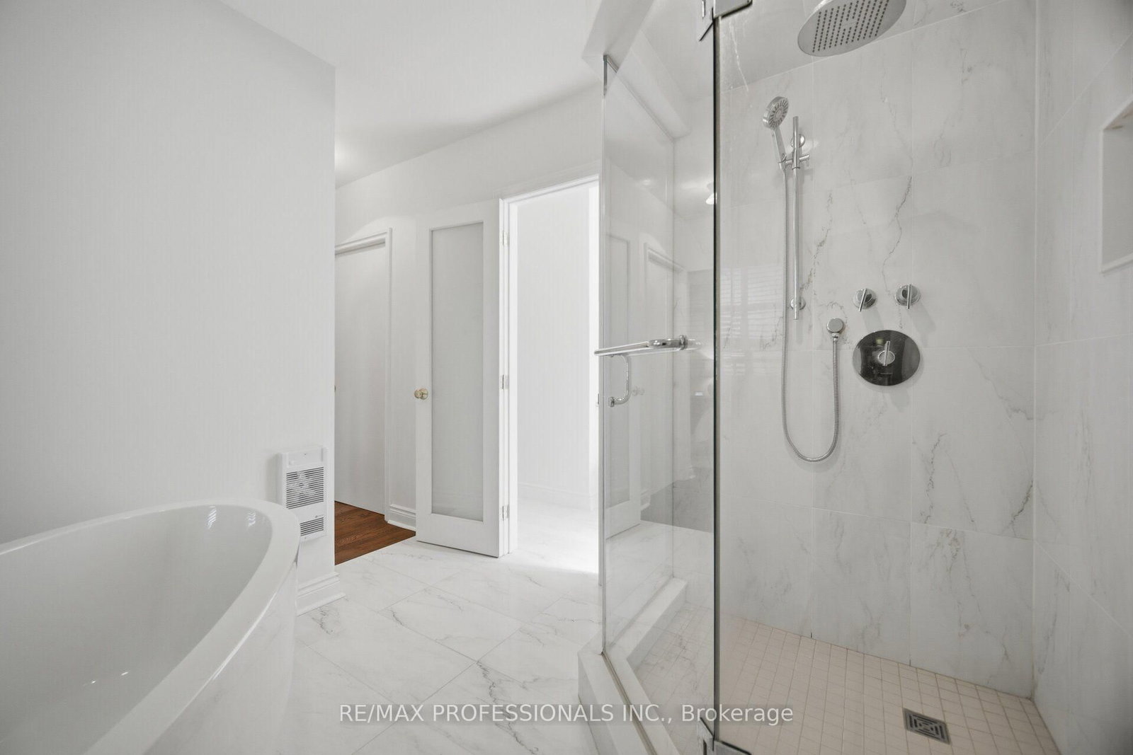 8 Beaverbrook Avenue • Toronto, ON photo 21