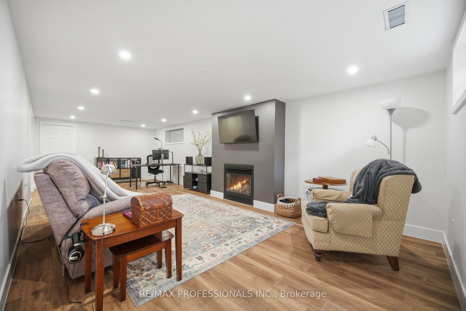 8 Beaverbrook Avenue • Toronto, ON photo 25