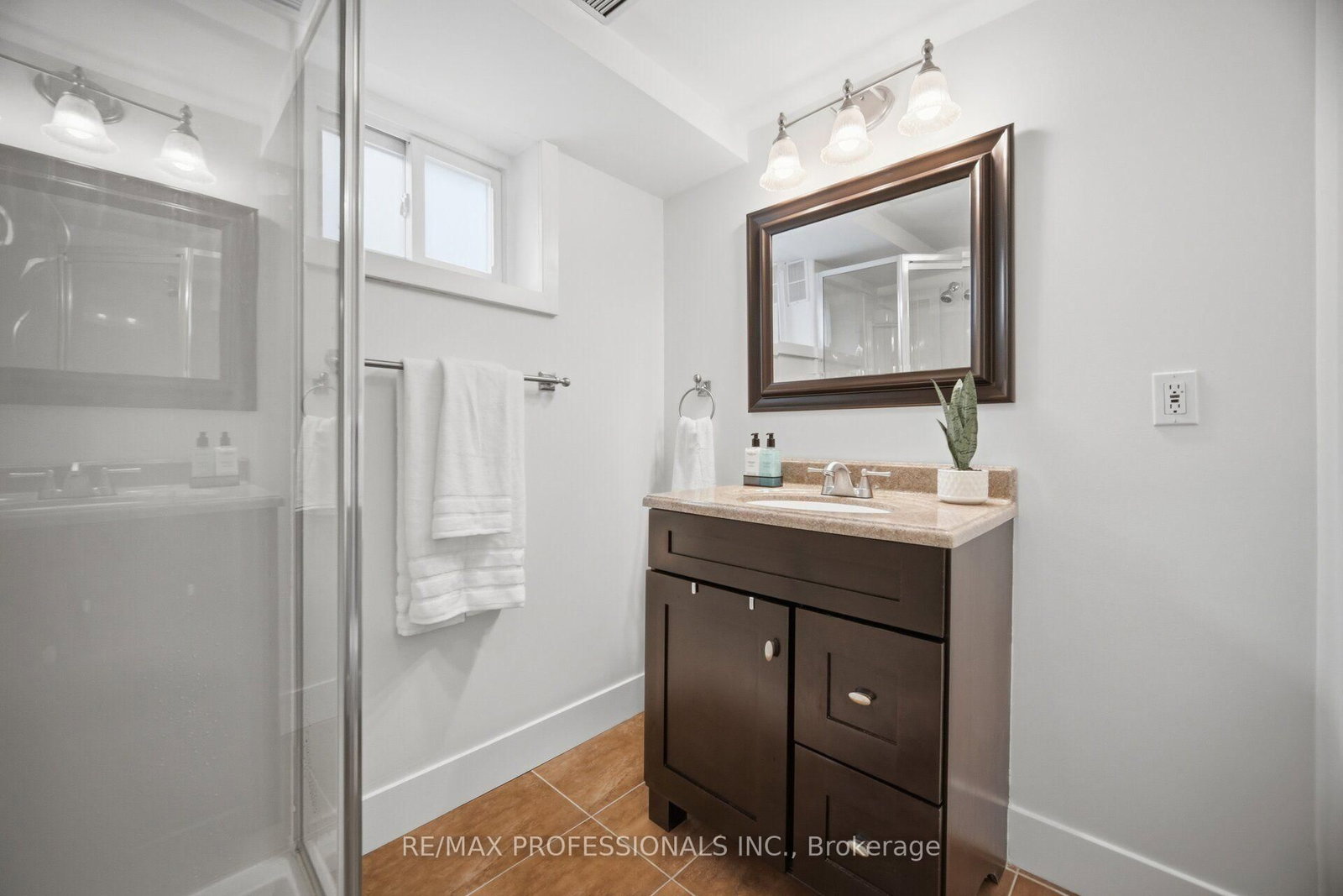 8 Beaverbrook Avenue • Toronto, ON photo 30