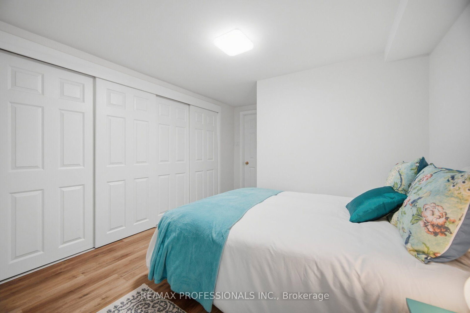 8 Beaverbrook Avenue • Toronto, ON photo 32