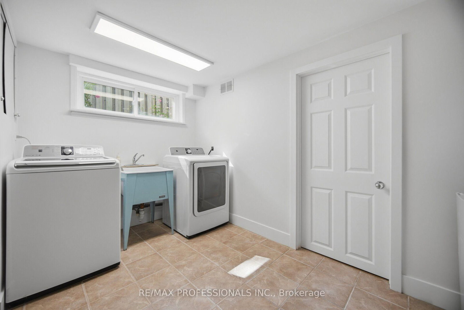 8 Beaverbrook Avenue • Toronto, ON photo 36