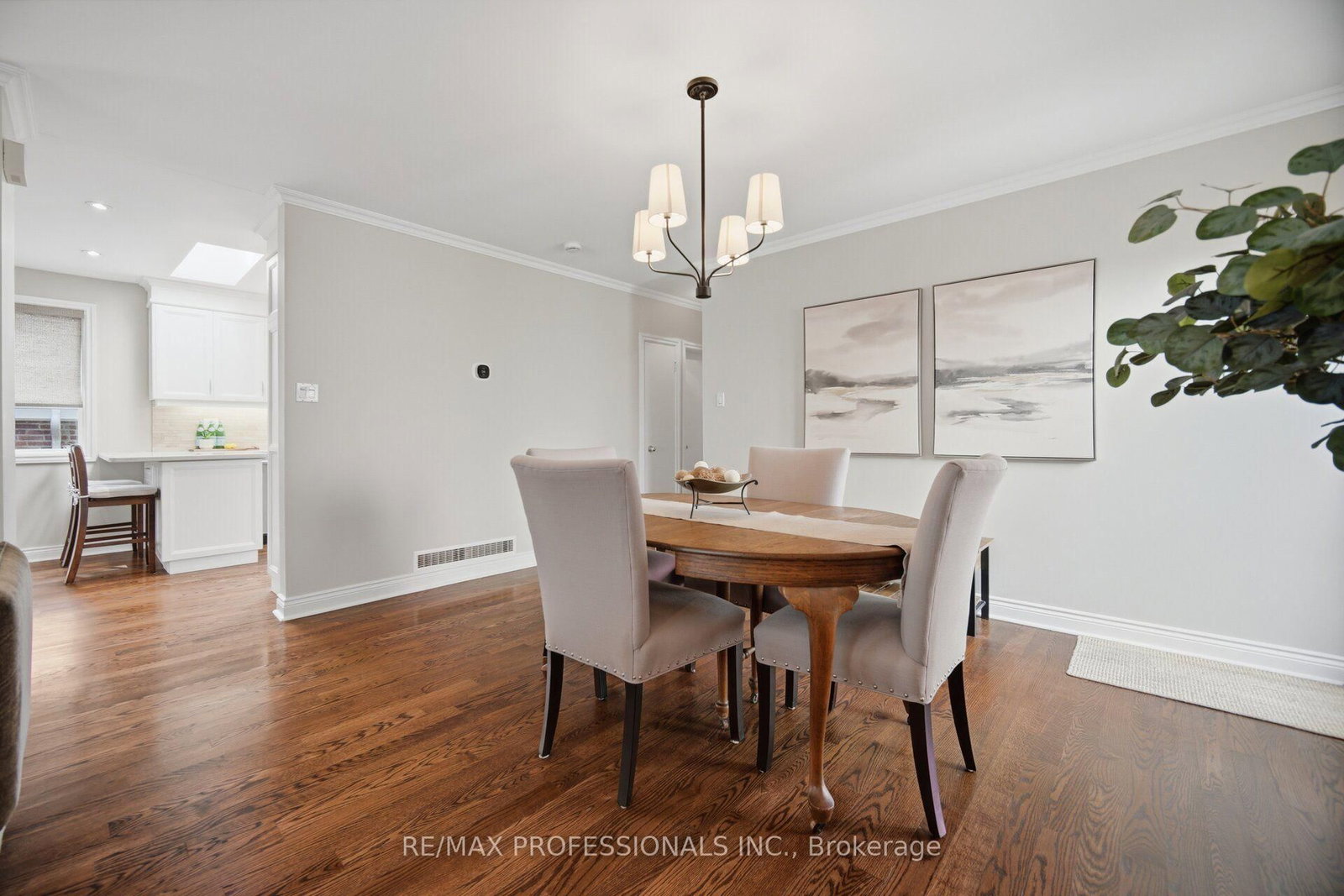 8 Beaverbrook Avenue • Toronto, ON photo 6