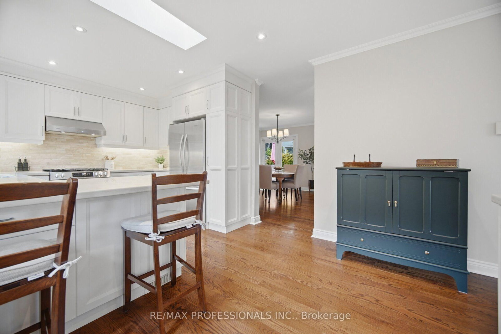 8 Beaverbrook Avenue • Toronto, ON photo 9
