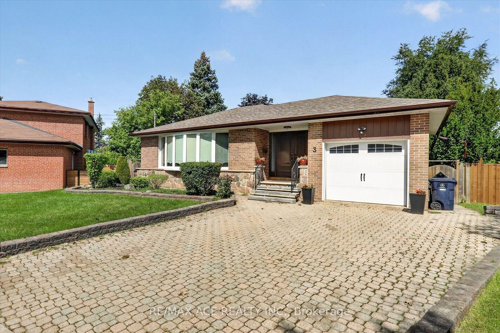 3 Pipestone Place • Toronto, ON photo 5