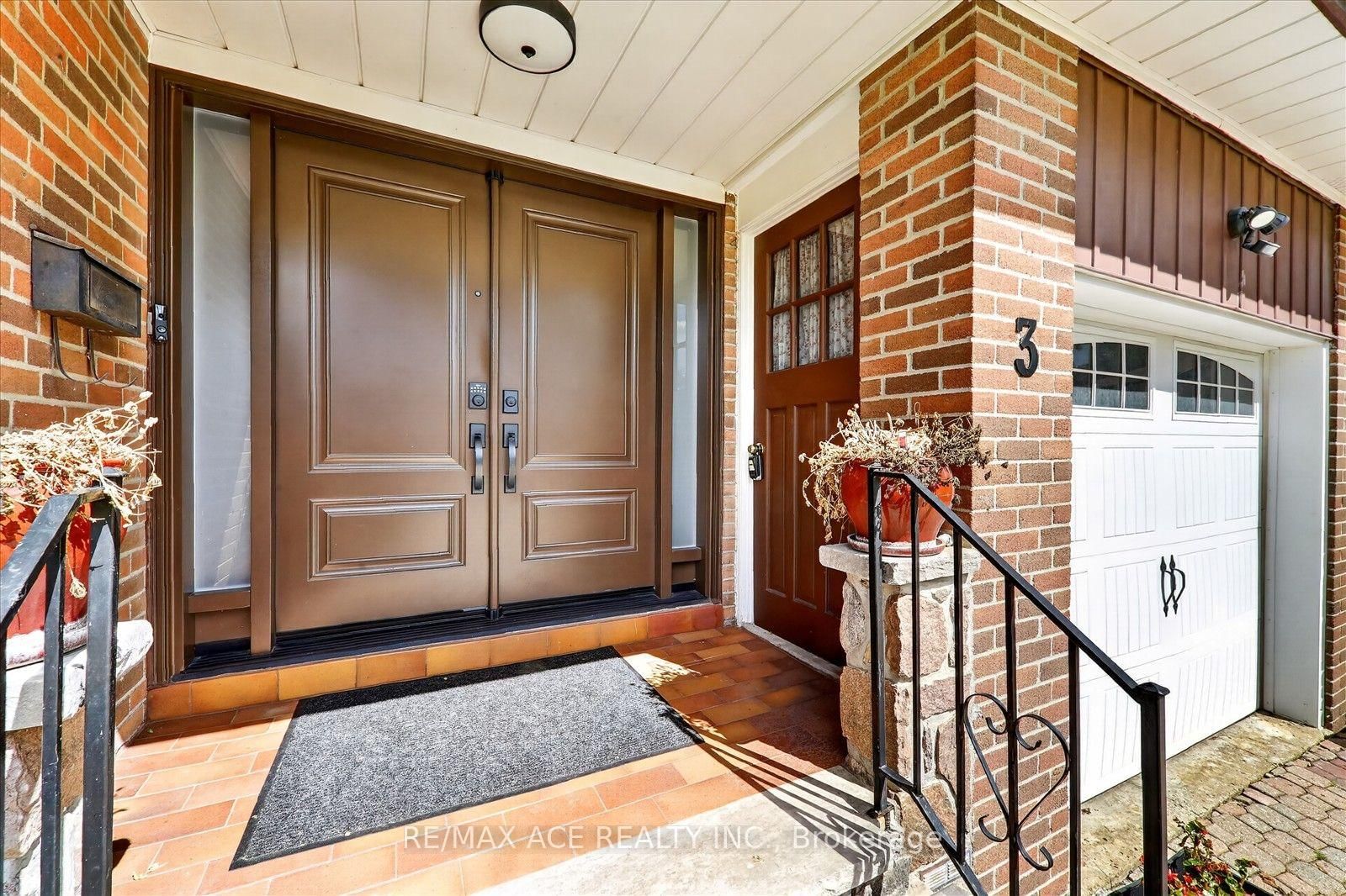 3 Pipestone Place • Toronto, ON photo 6