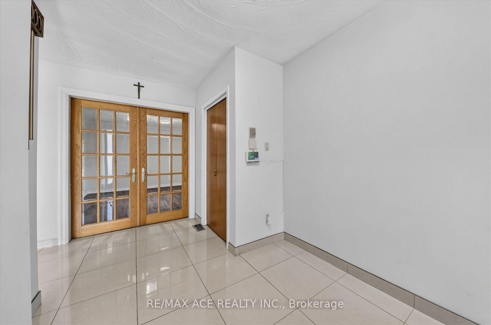 3 Pipestone Place • Toronto, ON photo 8