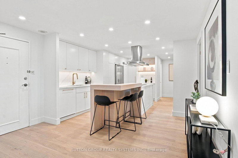 1504 - 812 Burnhamthorpe Road
