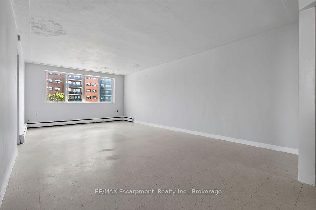 402 - 2393 New Street, Burlington 4