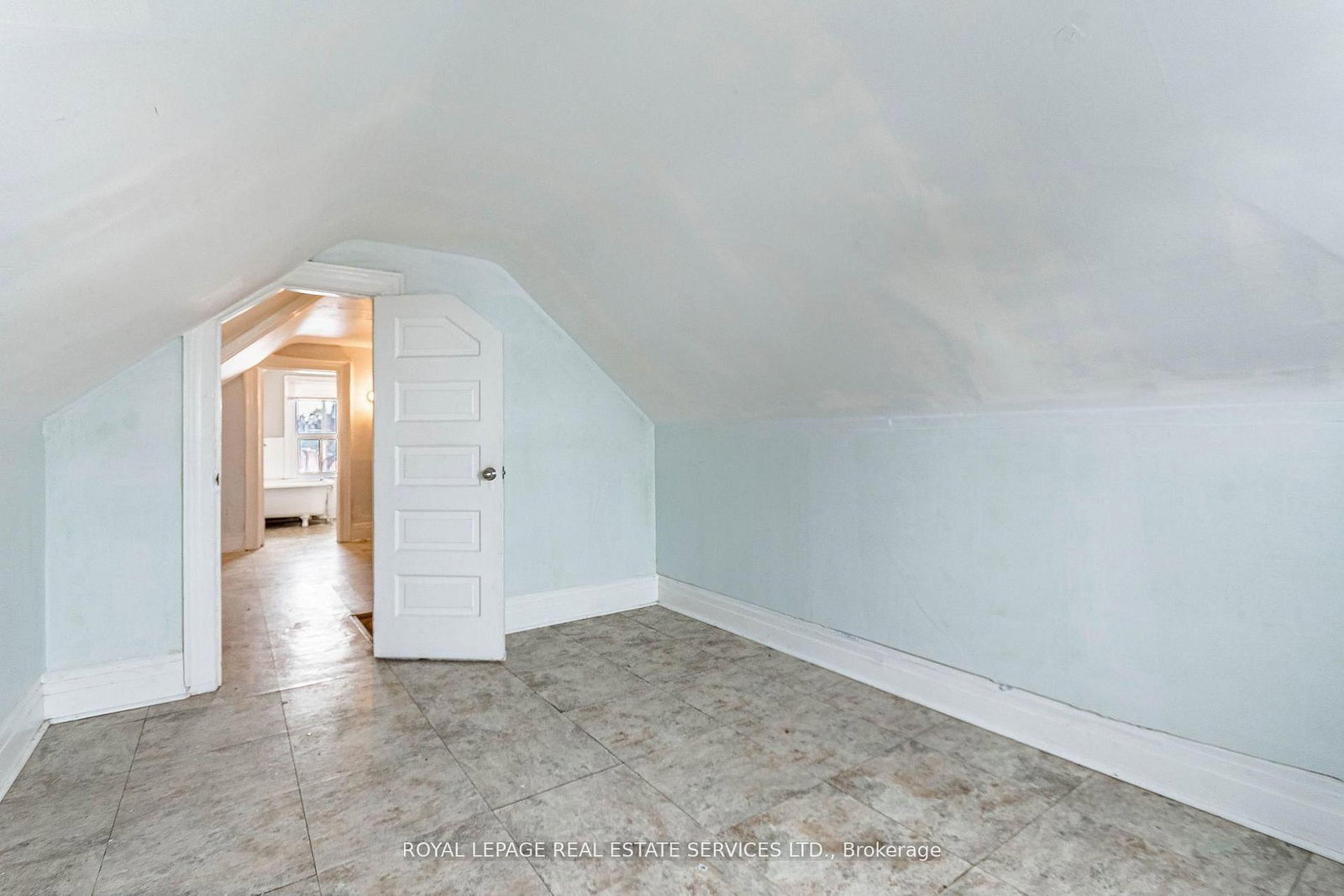 1160 Dufferin Toronto,ON M6H 4B8 — Photo 10