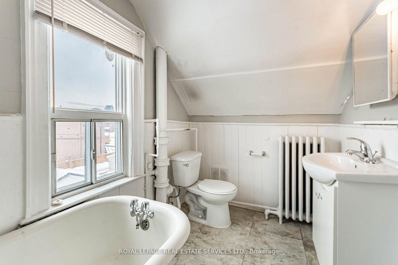 1160 Dufferin Toronto,ON M6H 4B8 — Photo 12
