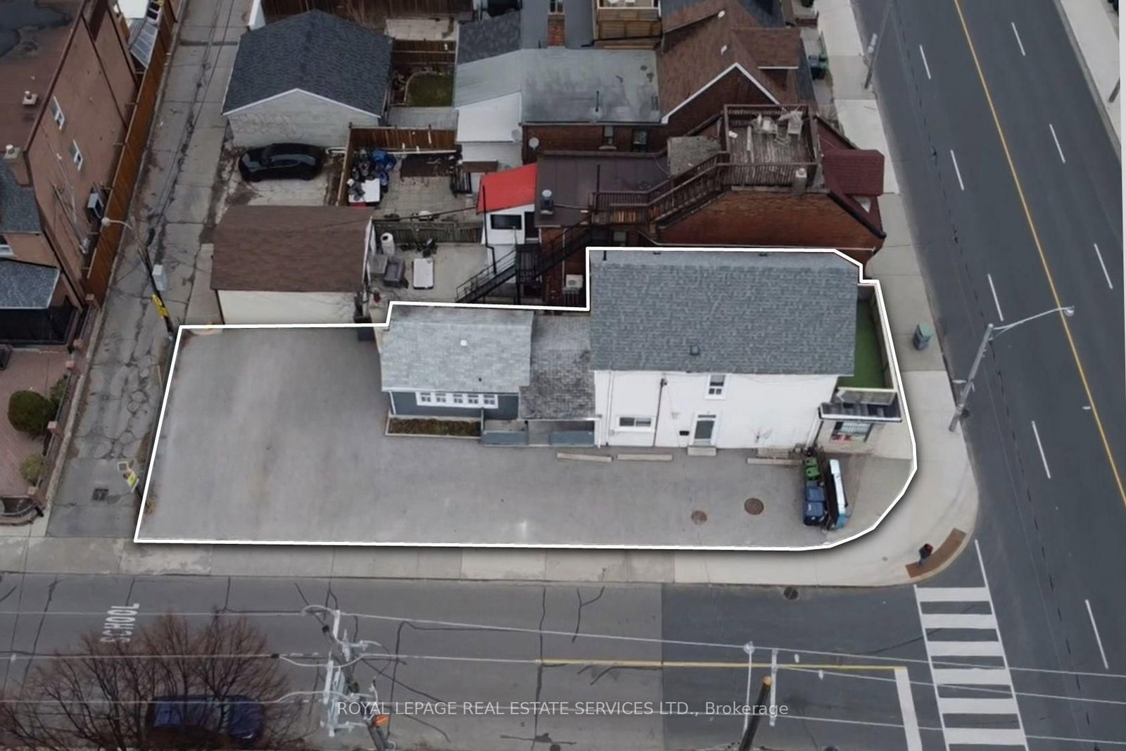 1160 Dufferin Toronto,ON M6H 4B8 — Photo 2