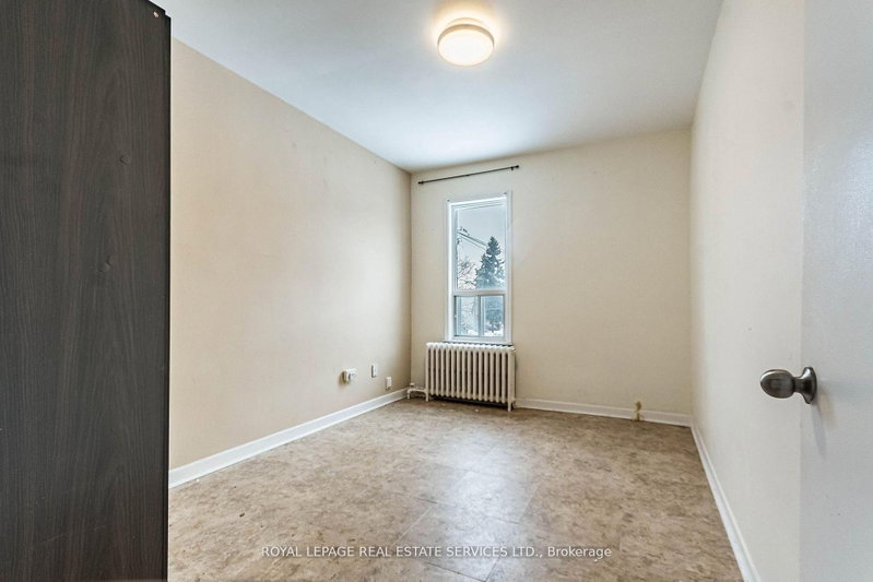 1160 Dufferin Toronto,ON M6H 4B8 — Photo 8