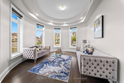 54 Gordon  Randle Drive • Brampton, ON photo 4
