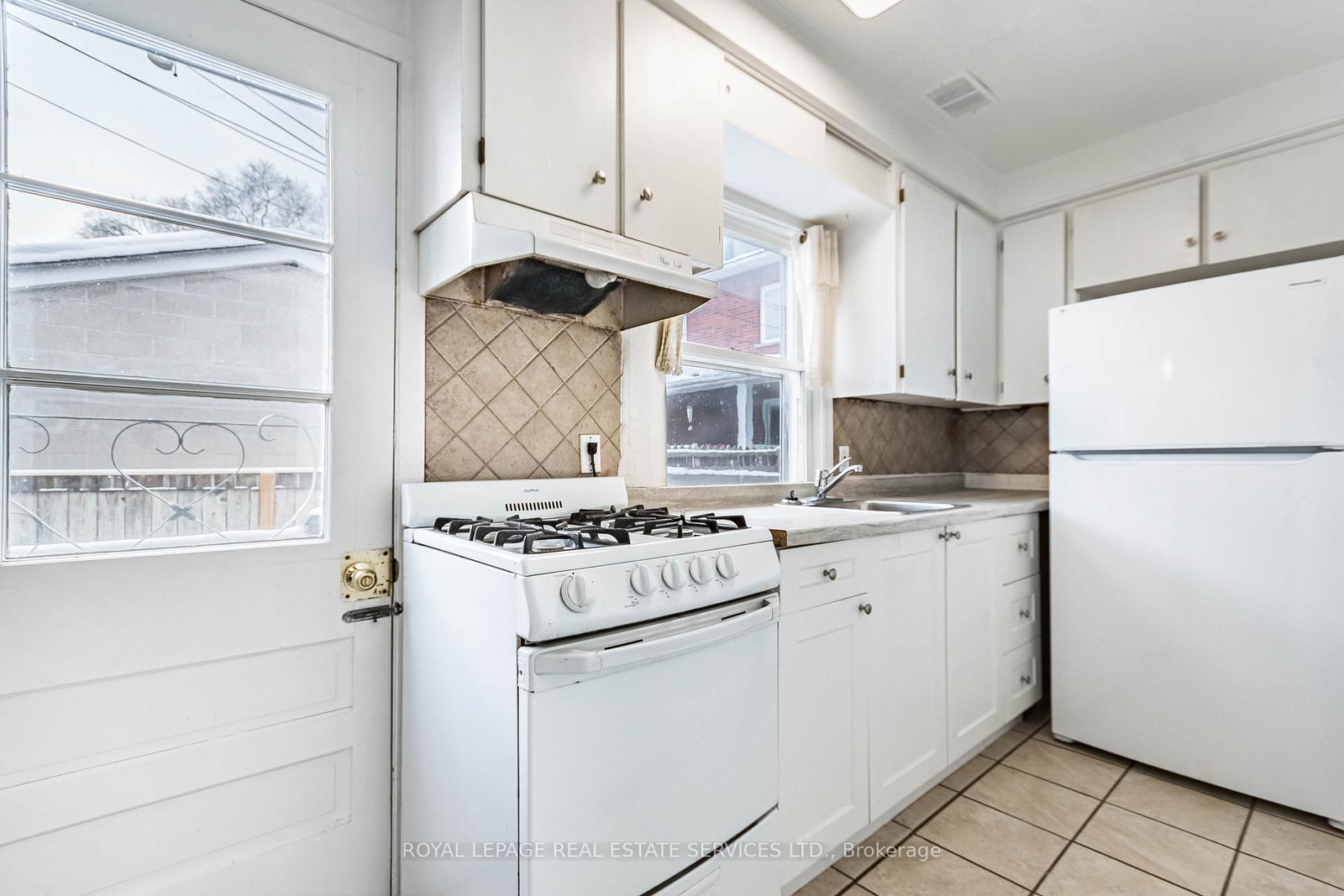 740 Lansdowne Toronto,ON M6H 3Y8 — Photo 3