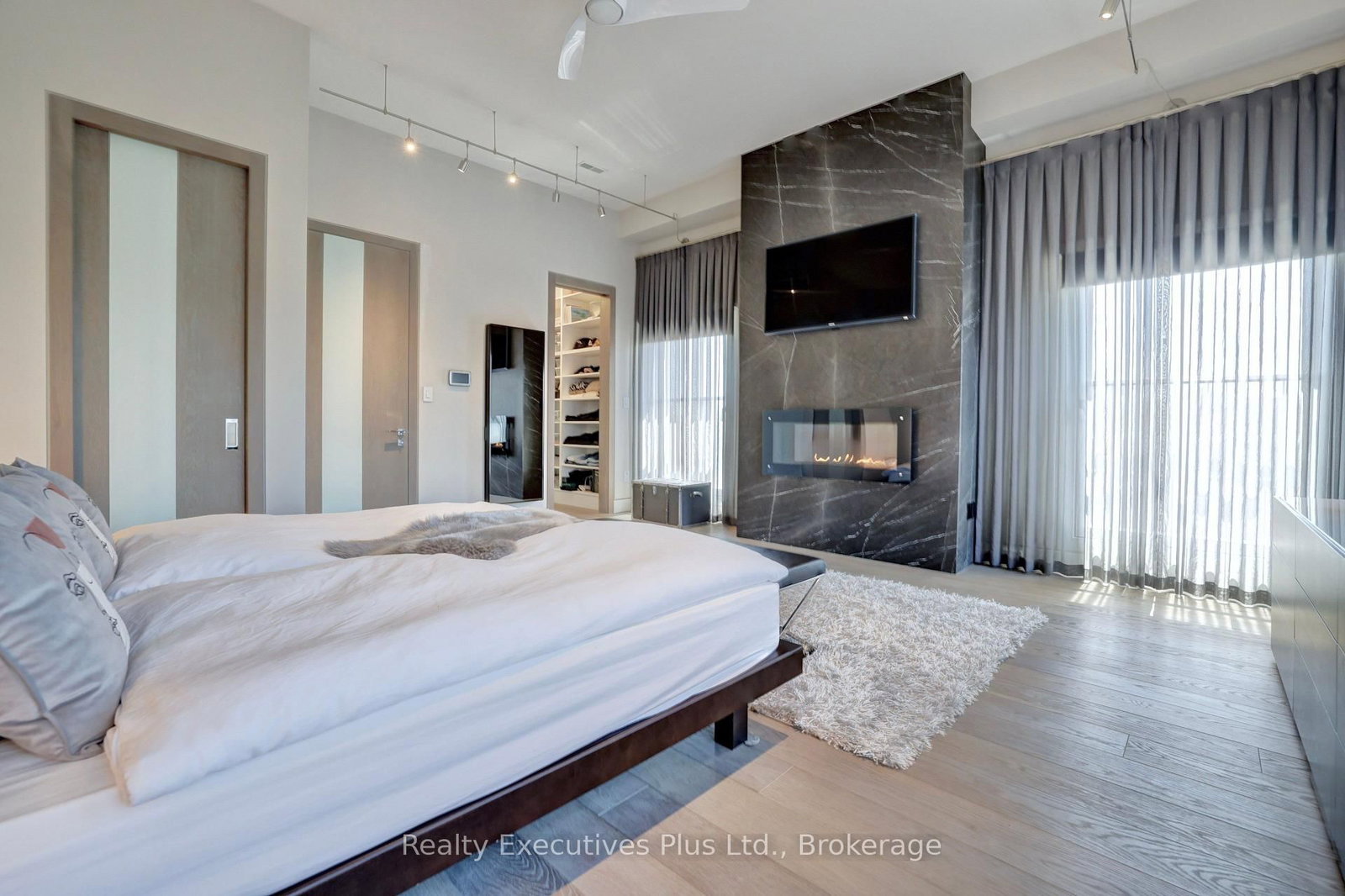 125 George Street • Oakville, ON photo 34