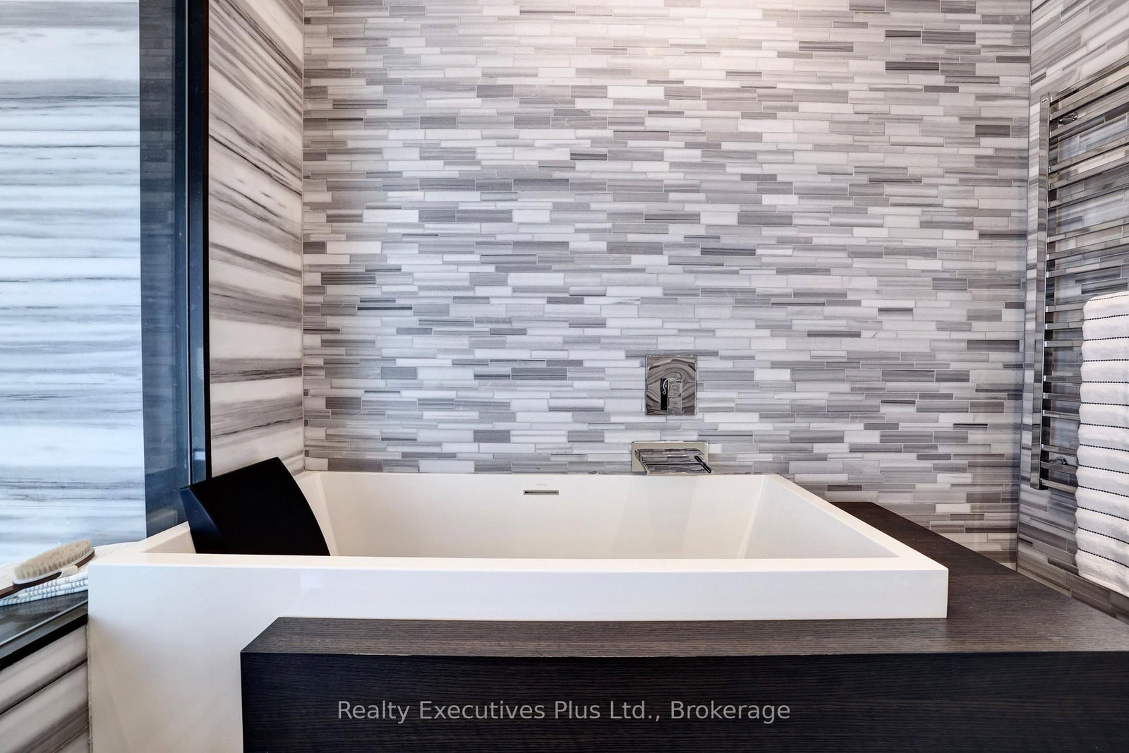 125 George Street • Oakville, ON photo 38