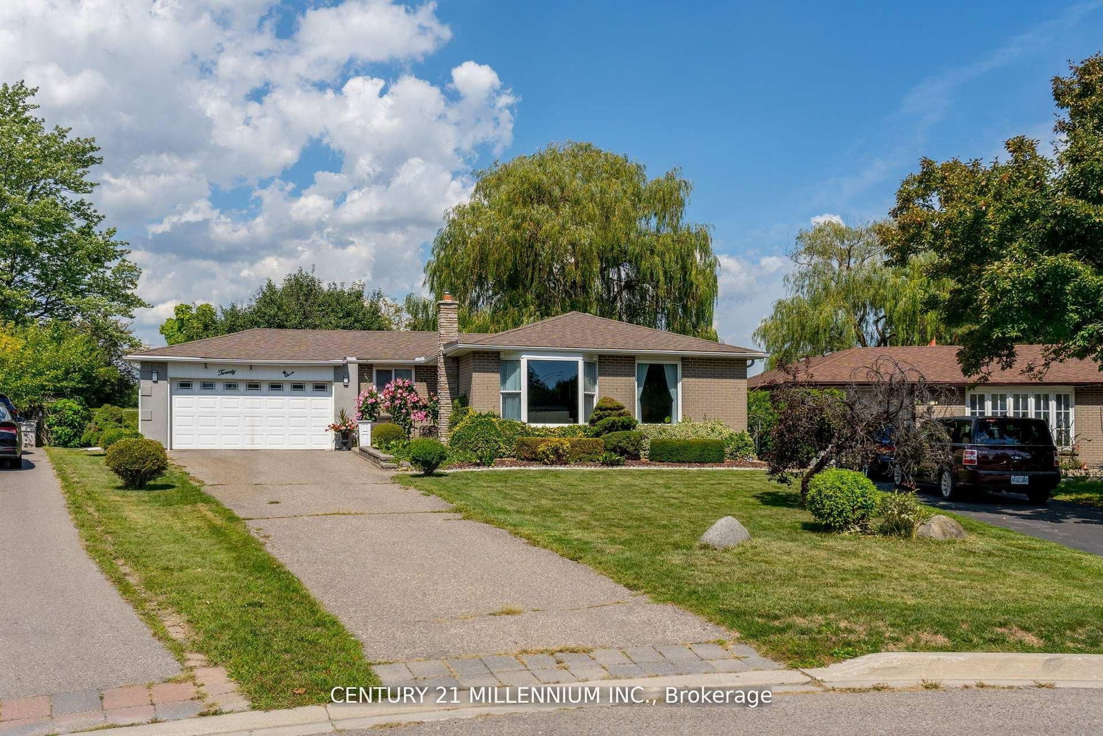 20 Dunblaine Crescent • Brampton, ON photo 1