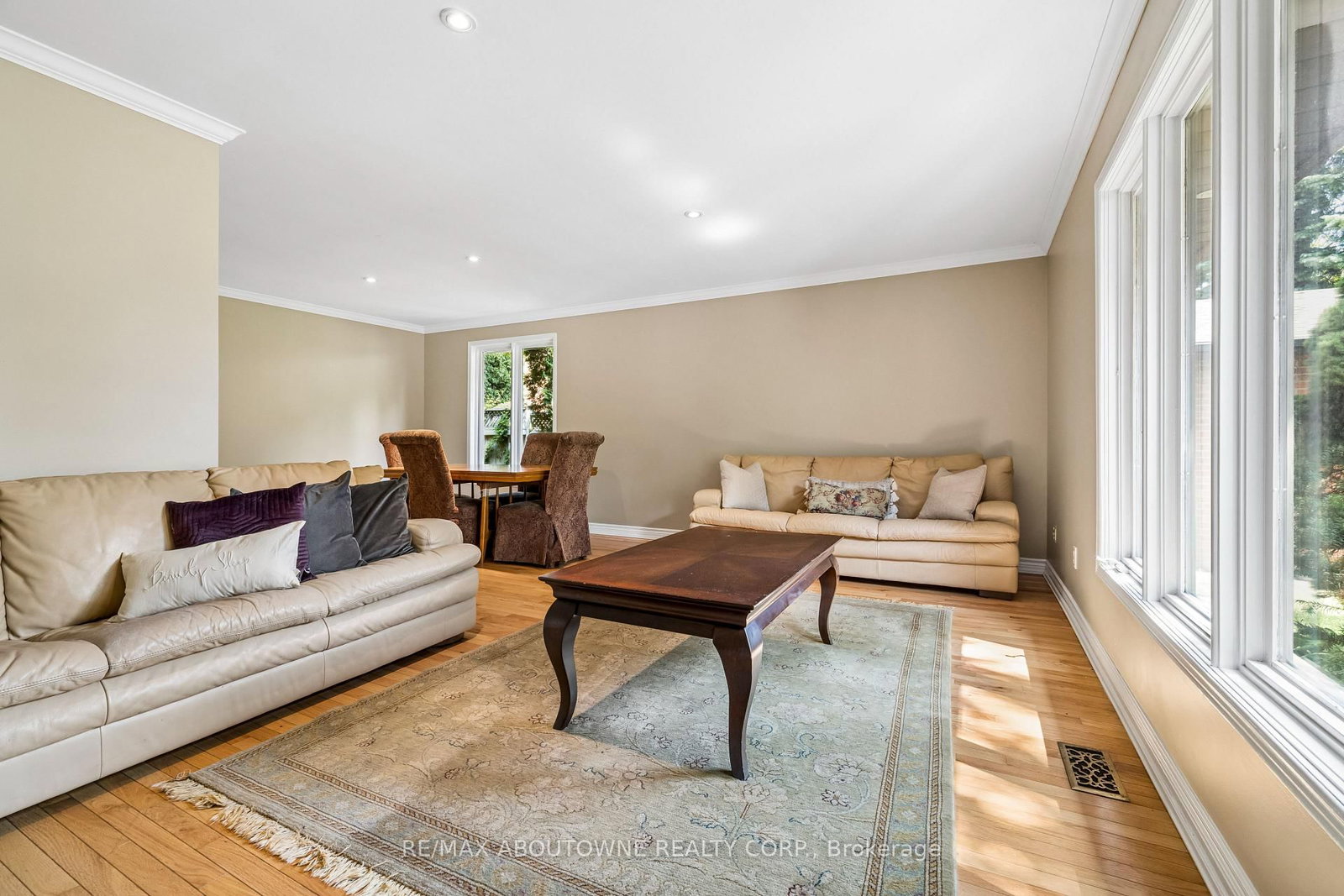 2285 Dunedin Road • Oakville, ON photo 11