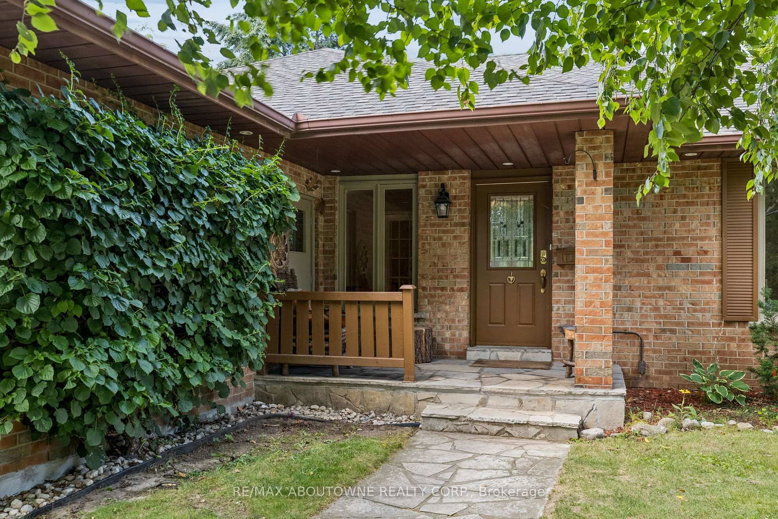 2285 Dunedin Road • Oakville, ON photo 5