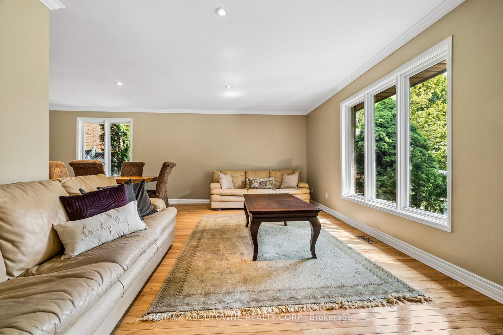2285 Dunedin Road • Oakville, ON photo 9