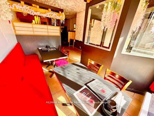 1620 Bloor St W photo 4