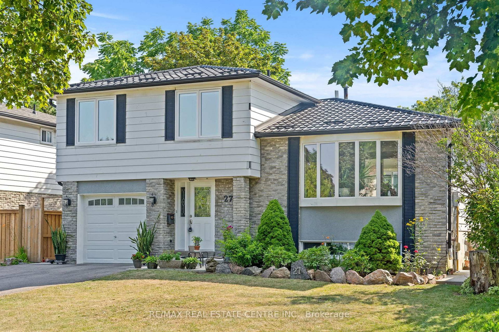 27 Jefferson Road • Brampton, ON photo 2