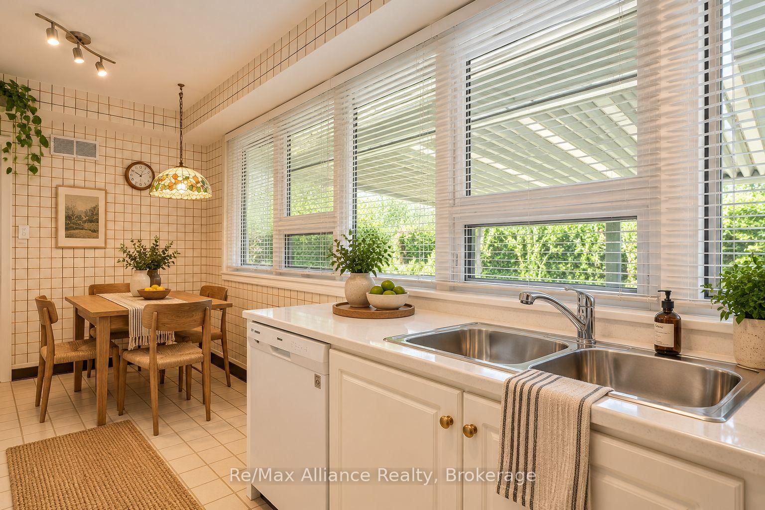 410 The Kingsway • Toronto, ON photo 19