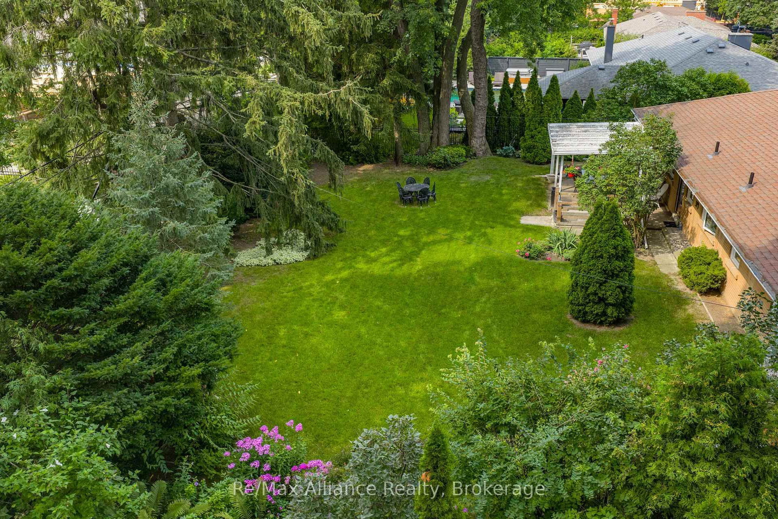 410 The Kingsway • Toronto, ON photo 33