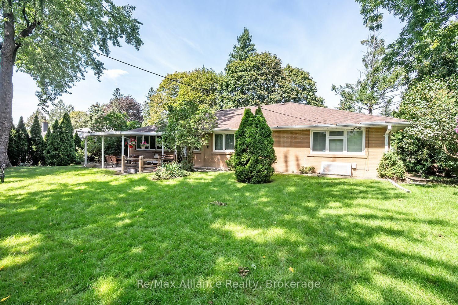 410 The Kingsway • Toronto, ON photo 37
