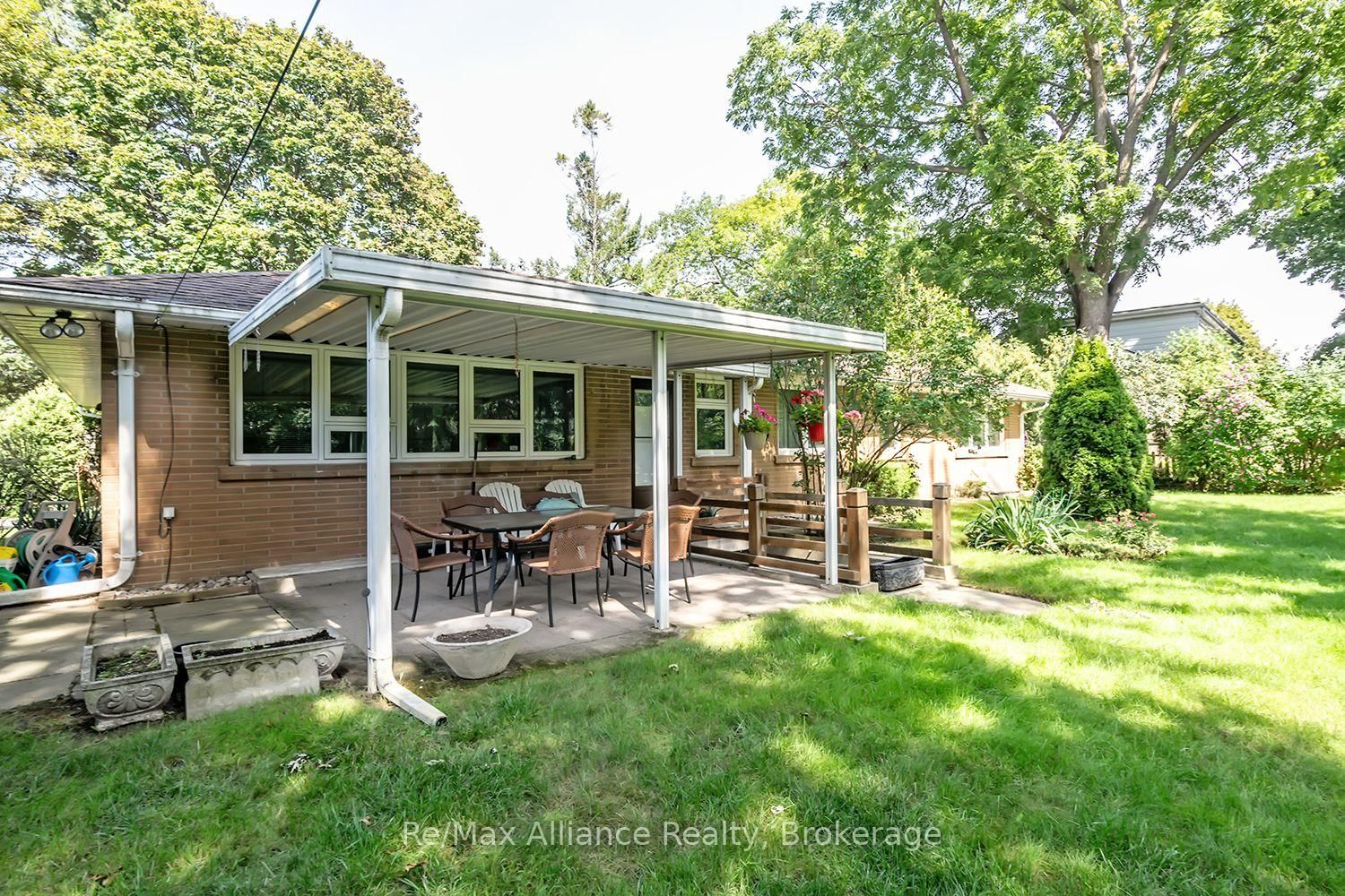410 The Kingsway • Toronto, ON photo 38